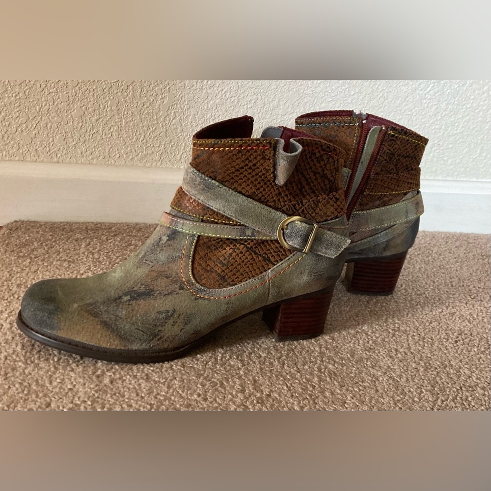 L'ATISTE Brown and Gray/Blue Ankle Boots